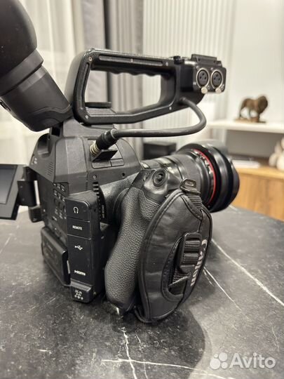 Canon C100 mark ii + 4 аккумулятора + сумка