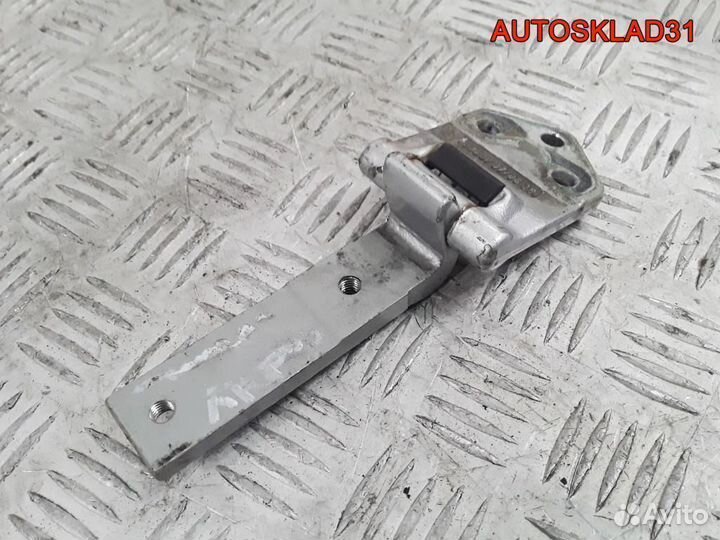 Петля двери багажника Volkswagen Caddy 2K0827151C