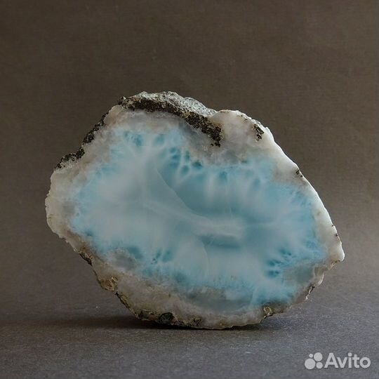 Камень из доминиканы ларимар. Камень из доминиканы ларимар. Минерал ларимар доминикана. Ларимар необработанный. Камень доминиканы голубой ларимар.