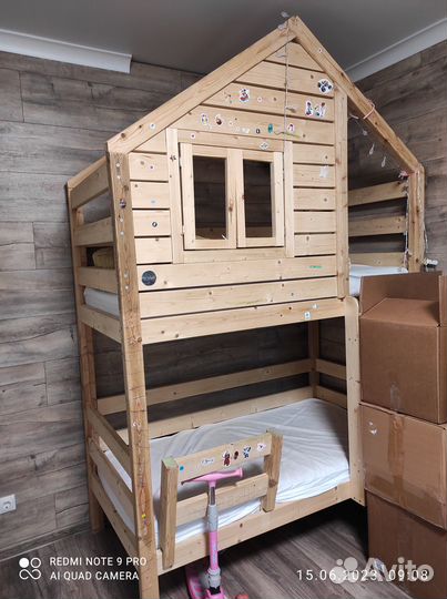 Детская кроватка домик двухъярусная