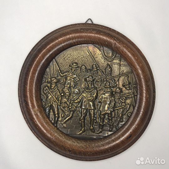 Старинный барельеф