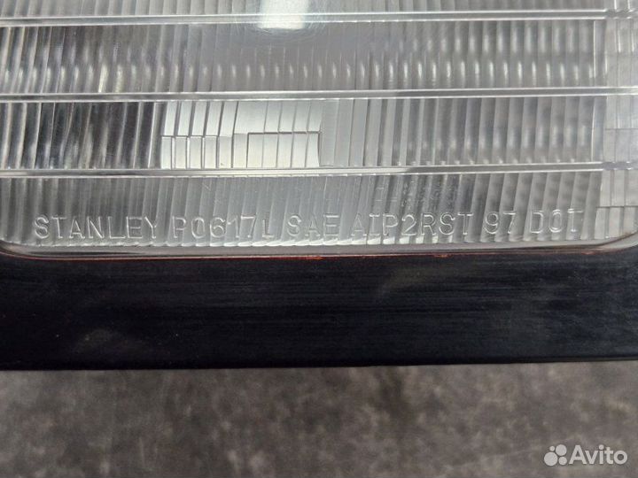 Фонарь задний Mitsubishi Montero Sport K9 2002