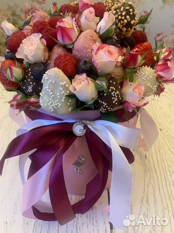 Вкусные сладкие букеты из клубники в шоколаде