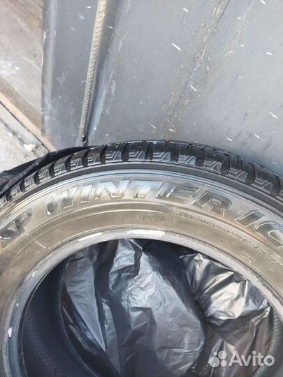 Dunlop SP Winter Ice 01 215/60 R16