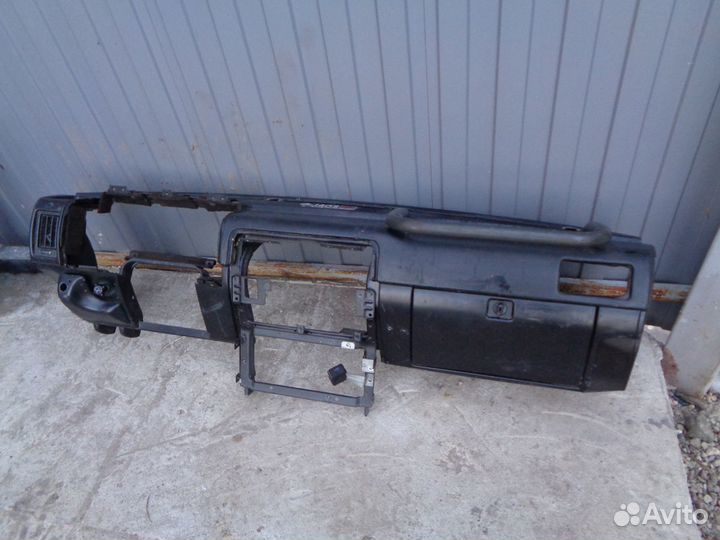 Nissan patrol y60 Панель передняя (Торпеда)