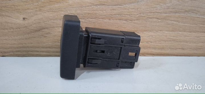 Кнопка аварийной сигнализации Renault Logan