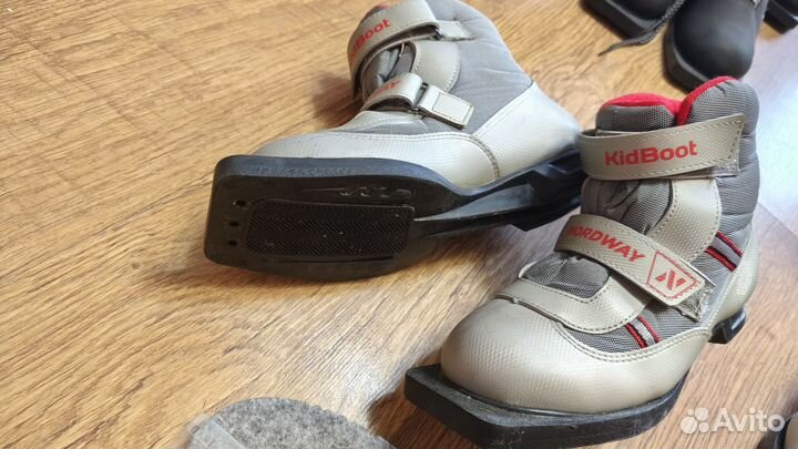 Лыжные ботинки