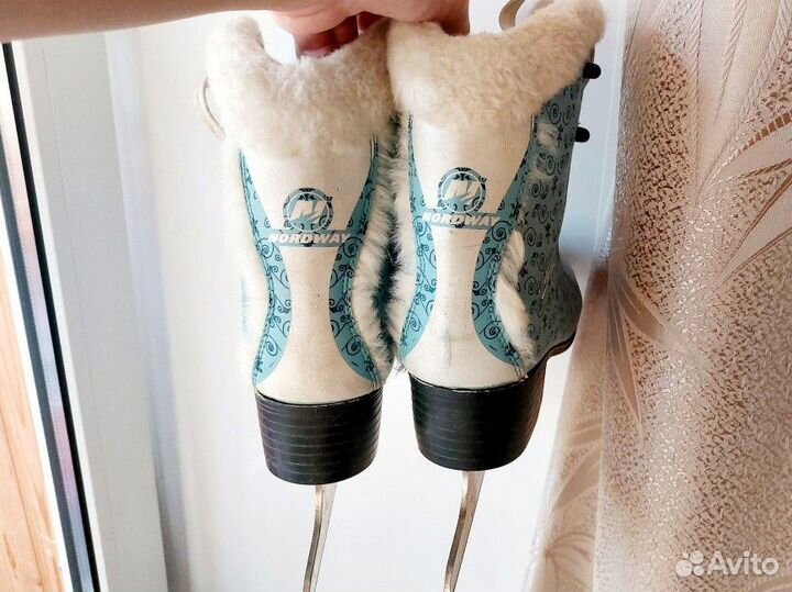 Ледовые фигурные коньки 38