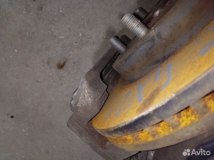 Ступица передняя Toyota Voxy /Noah