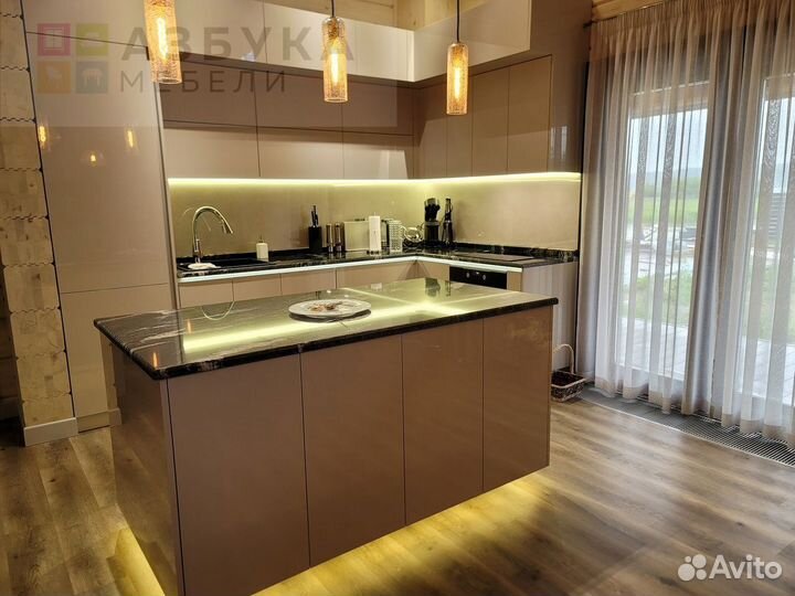 Кухонный гарнитур угловой