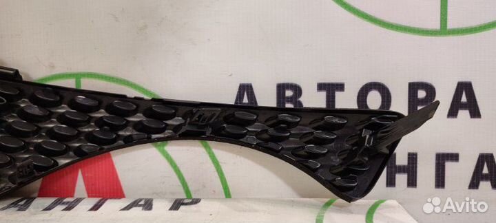 Решетка радиатора передняя правая Nissan Juke F15E