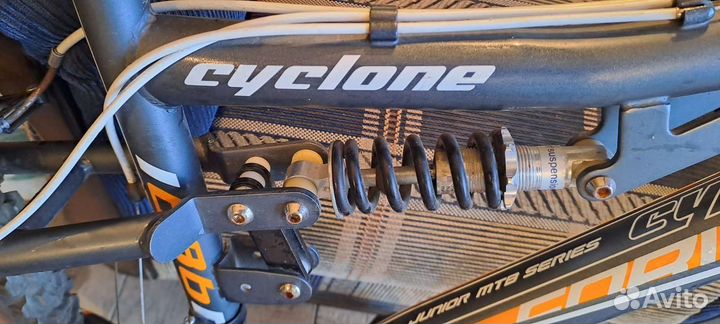 Велосипед Forward Cyclone 686