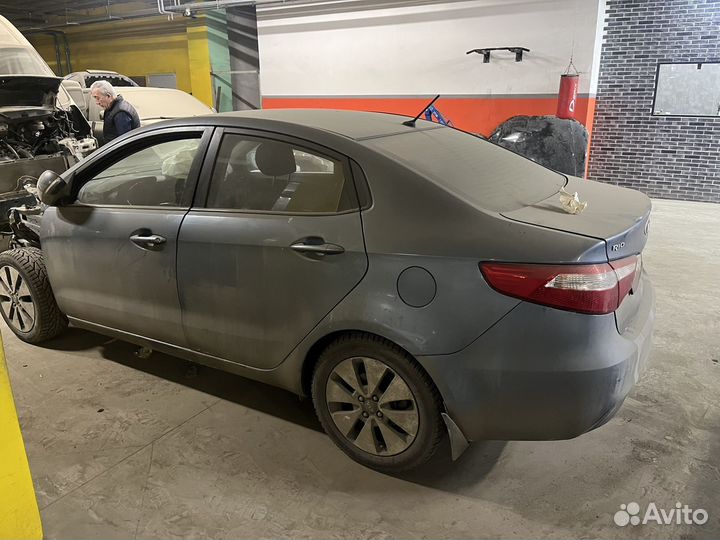 Kia Rio 1.6 AT, 2013, битый, 98 000 км