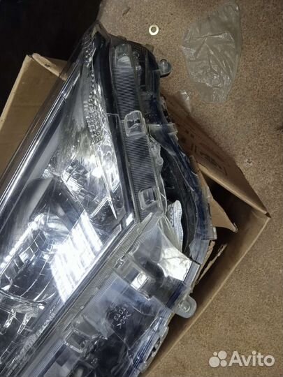 Фара передняя правая Rav 4 XA50