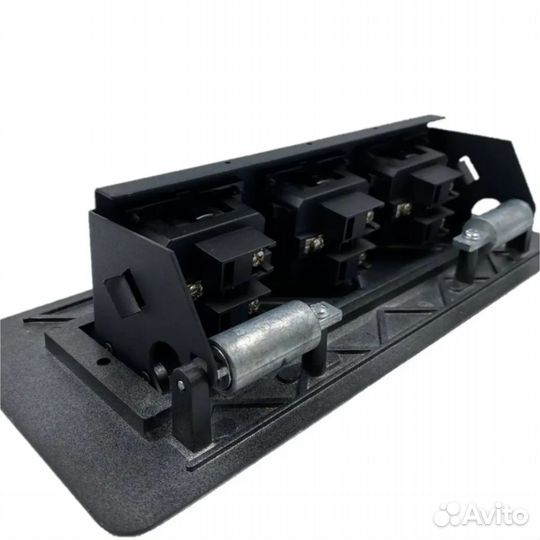 Блок розеток выдвижной горизонтальный 3-euro без п