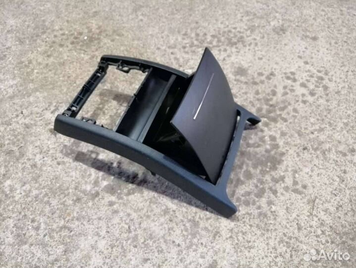 Вещевой ящик центральной консоли Skoda Octavia