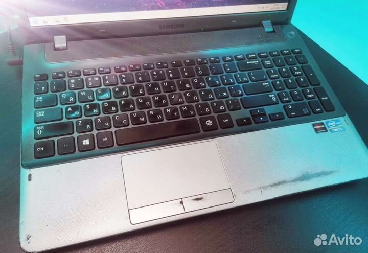Отличный ноутбук Samsung (i5/ 8gb/ 2видеокарты)