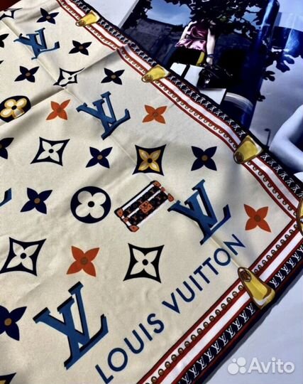 Палантин платлк Louis Vuitton Логотип