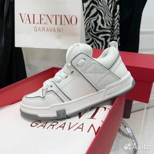 Кроссовки женские Valentino Garavani