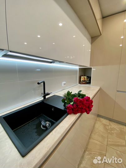 Прямой Кухонный гарнитур на заказ в Новосибирске