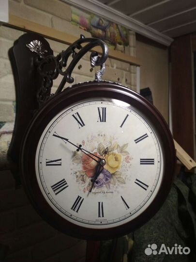 Часы настенные двухсторонние