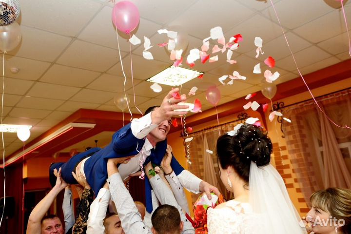 Лепестки роз