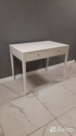 Стол туалетный