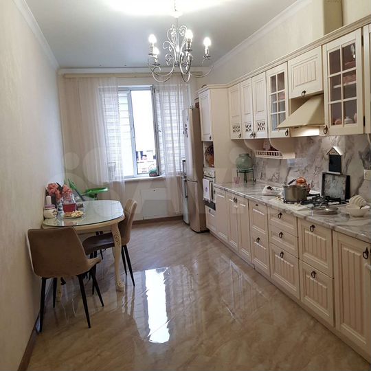 3-к. квартира, 90 м², 6/7 эт.