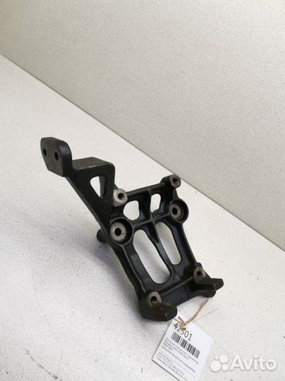 Кронштейн компрессора кондиционера Mitsubishi Rvr