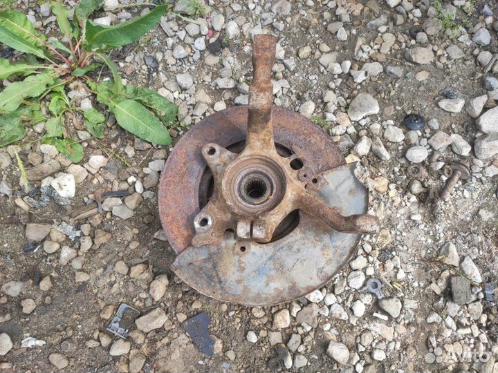 Поворотный кулак передний правый Seat Toledo