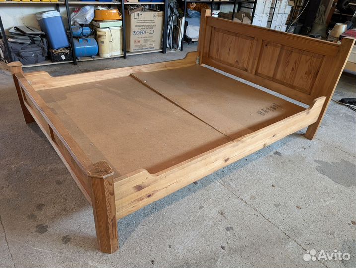 Кровать двухспальная с матрасом
