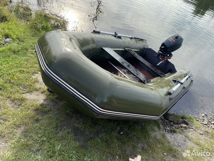 Продам комплект лодка пвх 300 киль и мотор 5 лс