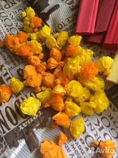 Девять рулонов цветной креповой гофре бумаги