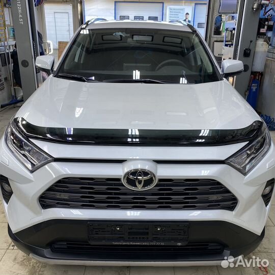 Дефлектор на капот Toyota Rav 4