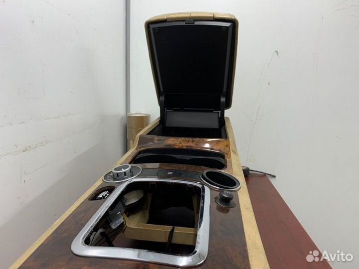 Консоль между сидений Volkswagen Touareg 7L6 BKS