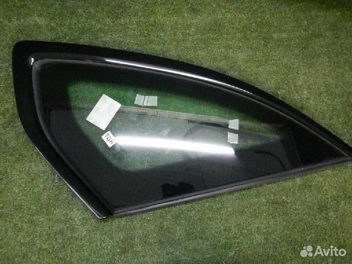 Стекло заднее правое глухое/форточка Bentley Benta