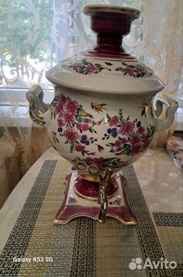 Большой старинный самовар