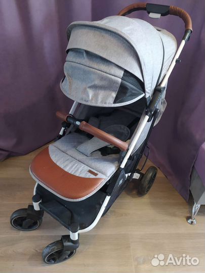 Прогулочная коляска. В подарок эрго рюкзак