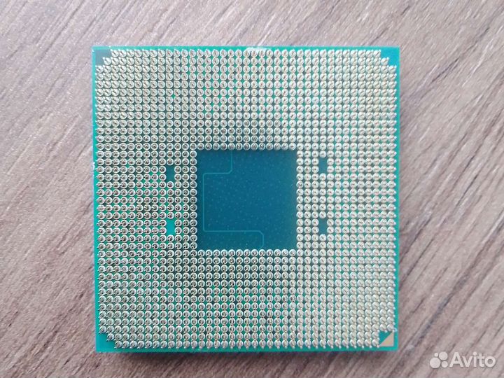 Процессор AMD Ryzen 5 PRO 2400GE