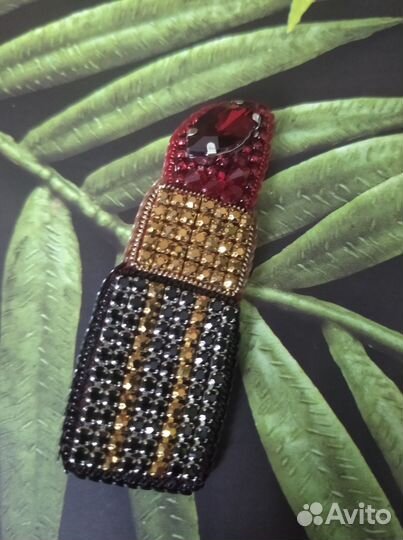 Брошь из бисера