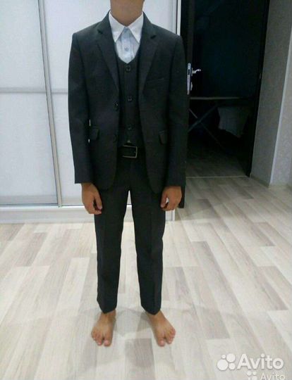 Школьный костюм для мальчика 122 серый