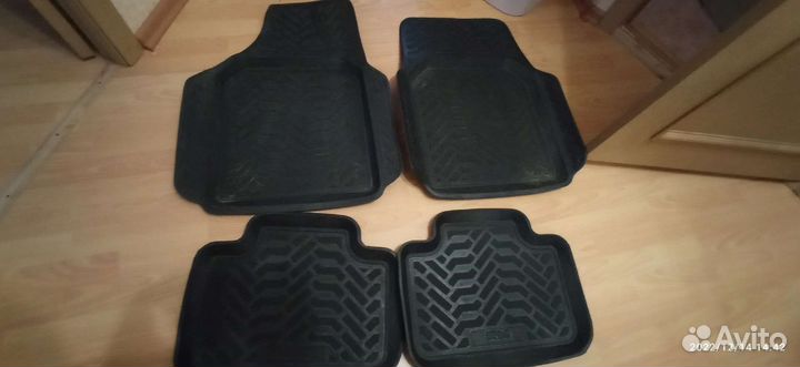 Автомобильные коврики резиновые Redmark