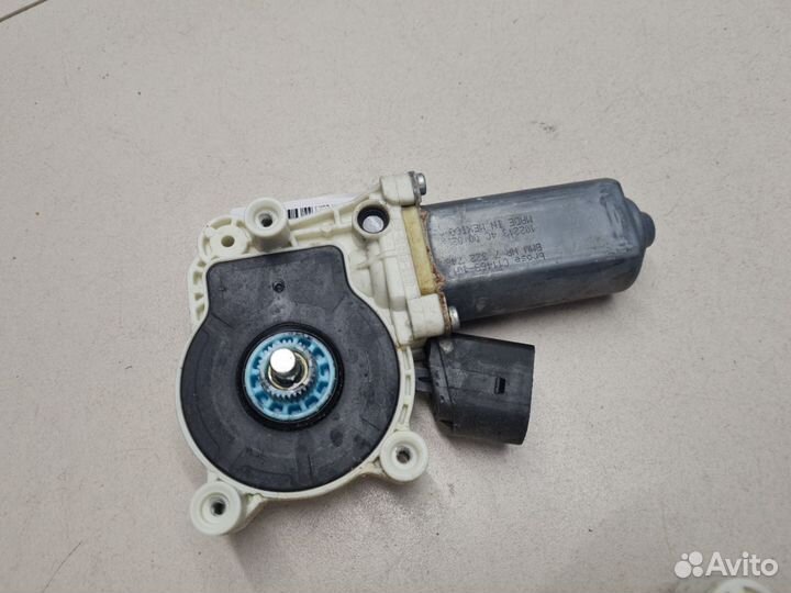 Моторчик стеклоподъёмника правый BMW X3 F25 2010-2
