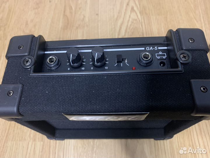 Комплект Электрогитара Explorer + Комбоусилитель