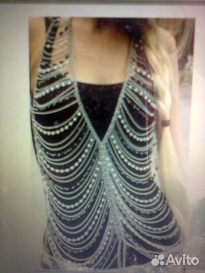 Жилет из цепочек и бусин