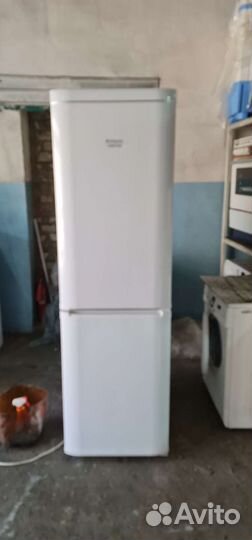 Холодильник Hotpoint Ariston на 200см