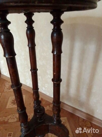 Столик резной