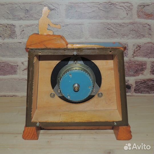 Советские механические настольные часы Народное