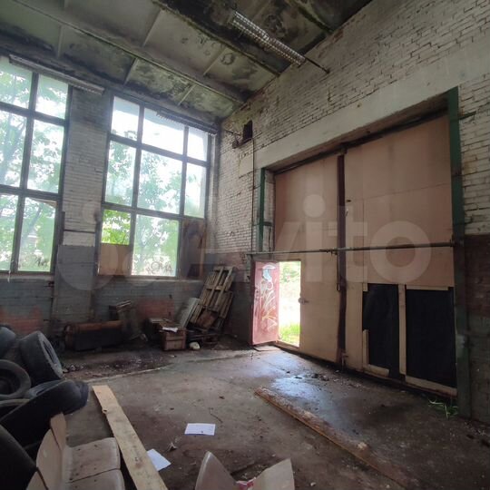 Здания общей площадью 4971.7 м² на участке 2,7 Га