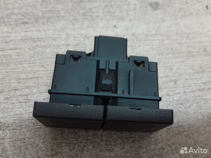 Кнопка обогрева стекла Ford Fiesta Mk5 (2002—2008)